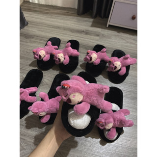 Dép lông gắn gấu dâu nằm cuttee ( hàng sẵn)