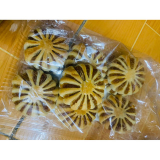 Bánh khóm hoa mai