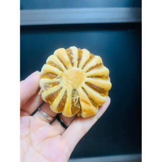 Bánh Khóm Hoa Mai