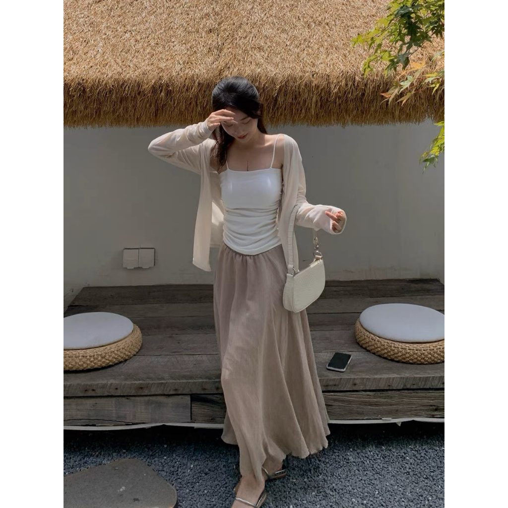 SET 3 MÓN KEM: ÁO KHOÁC CARDIGAN GÂN TĂM + ÁO TRẮNG 2 DÂY + CHÂN VÁY KEM SUÔNG MIDI