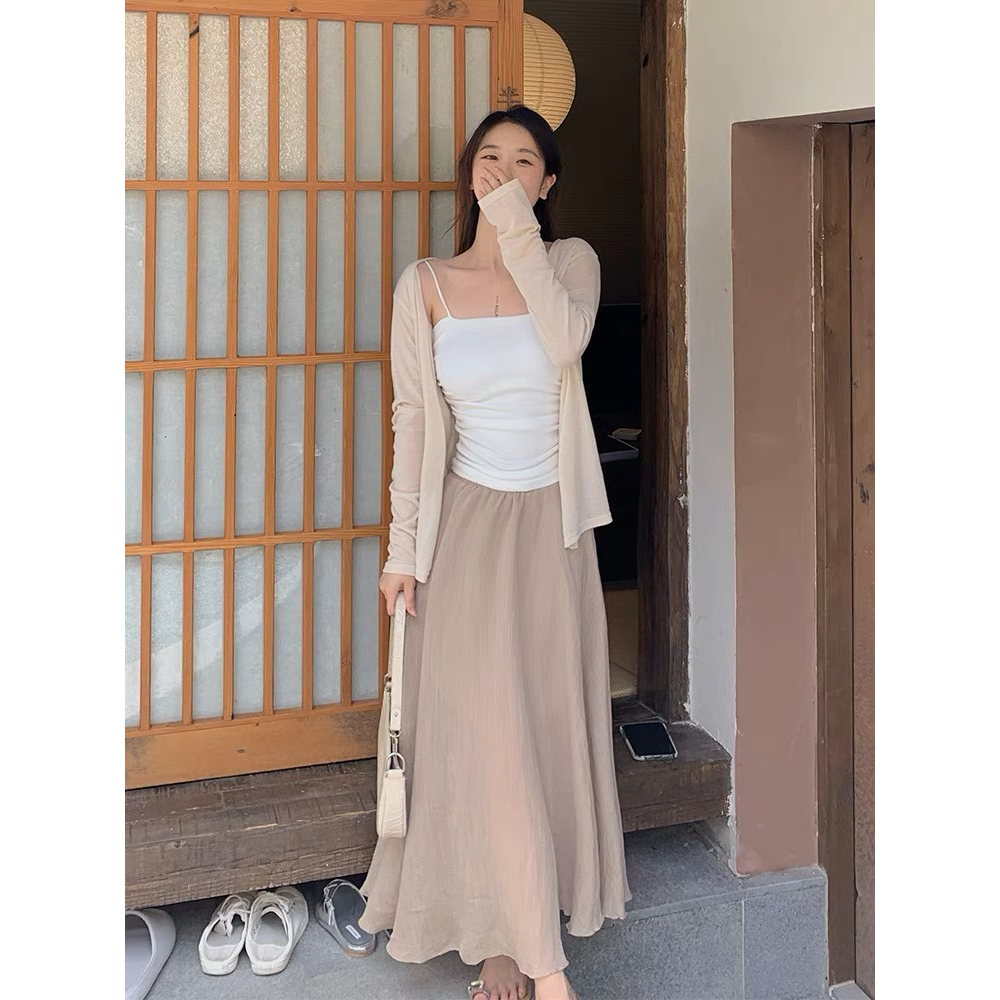 SET 3 MÓN KEM: ÁO KHOÁC CARDIGAN GÂN TĂM + ÁO TRẮNG 2 DÂY + CHÂN VÁY KEM SUÔNG MIDI