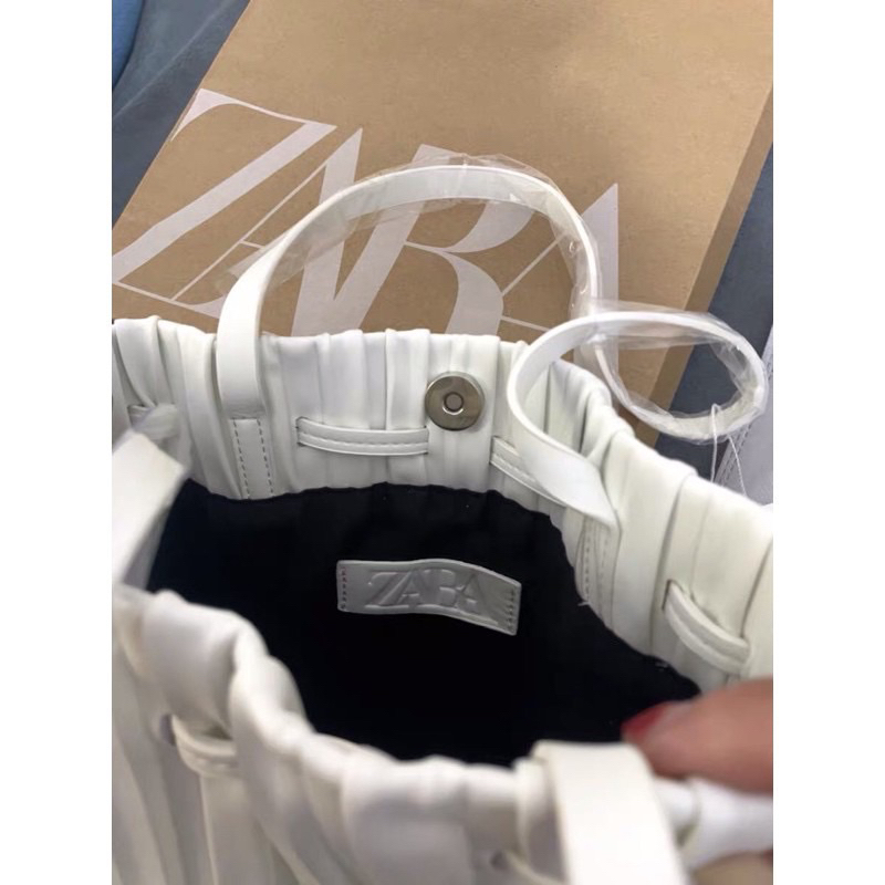 Túi Xách zara bucket dập ly da mềm 2 màu đen và trắng