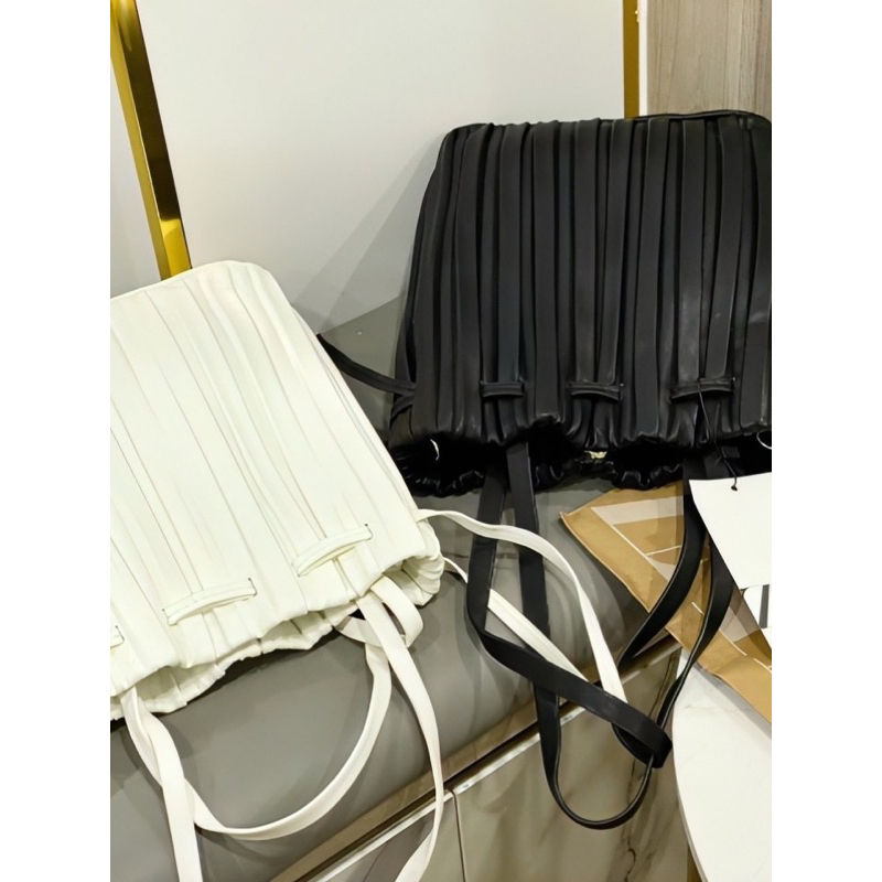 Túi Xách zara bucket dập ly da mềm 2 màu đen và trắng