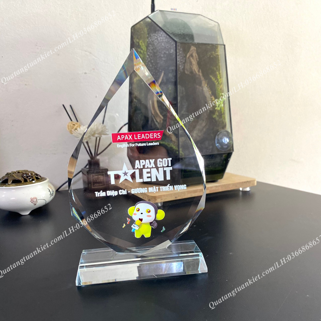 Cúp vinh danh pha lê k9 hình giọt nước