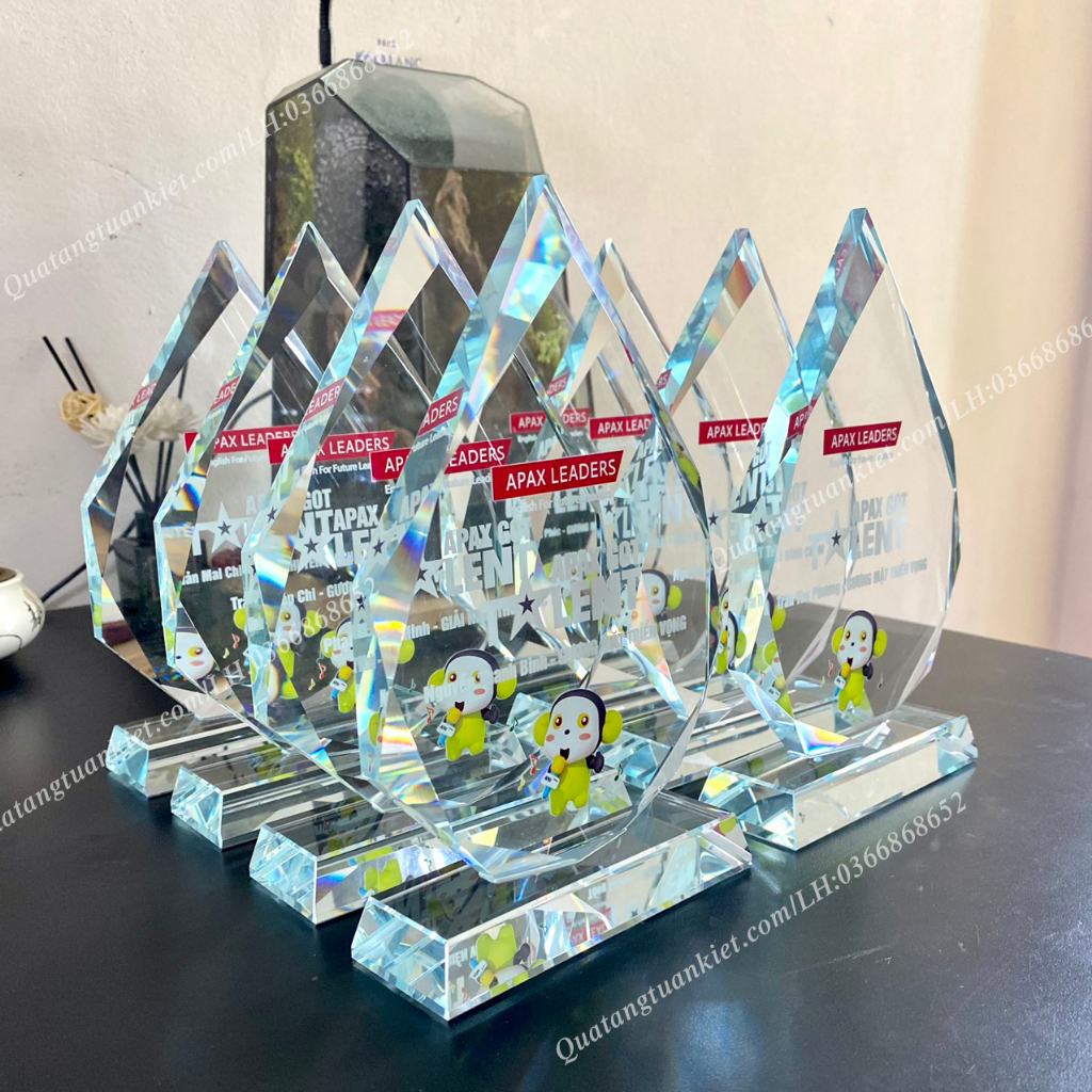 Cúp vinh danh pha lê k9 hình giọt nước