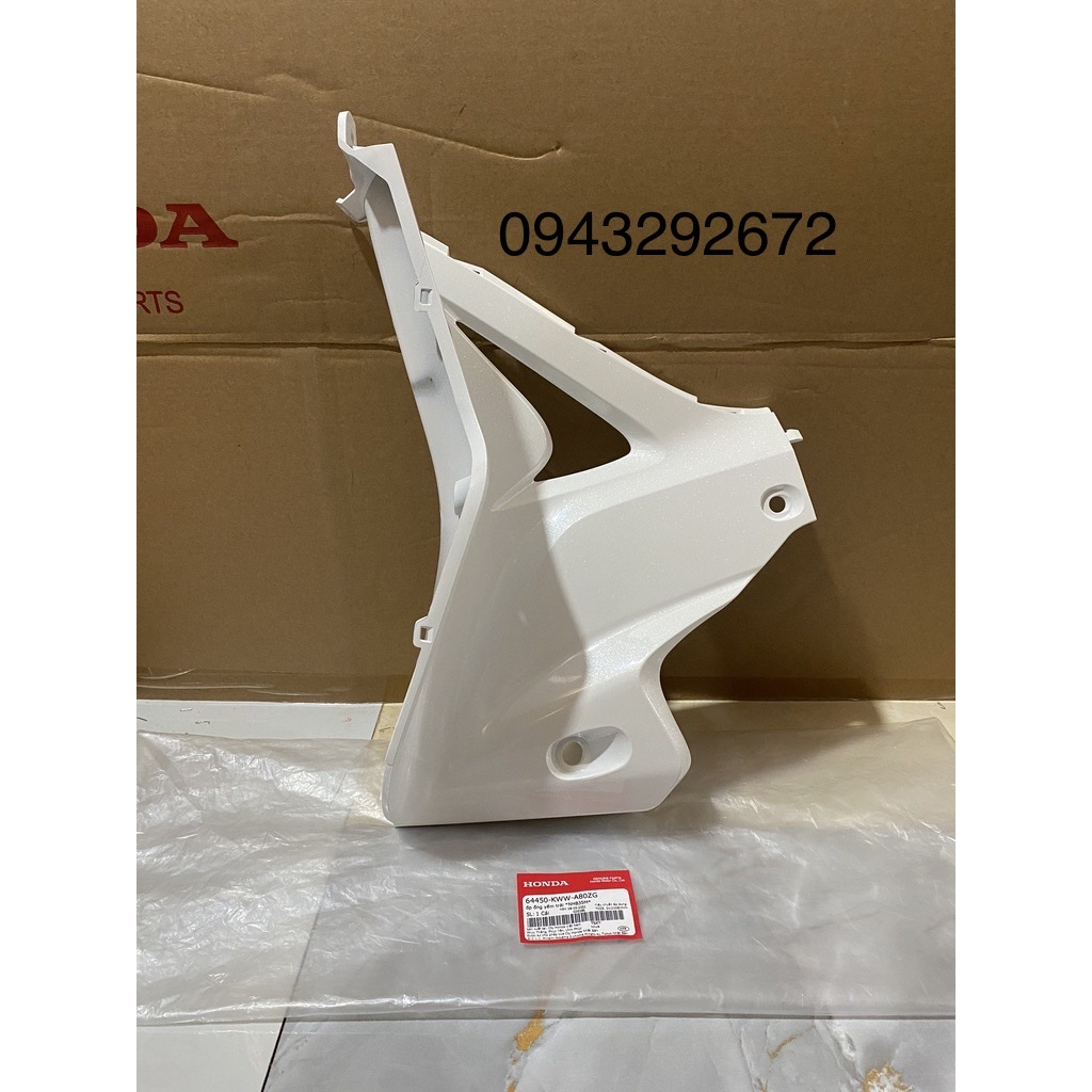 ốp ống yếm bên trái (gót yếm) Wave S110 (2011) Màu Trắng Honda (64450KWWA80ZG)