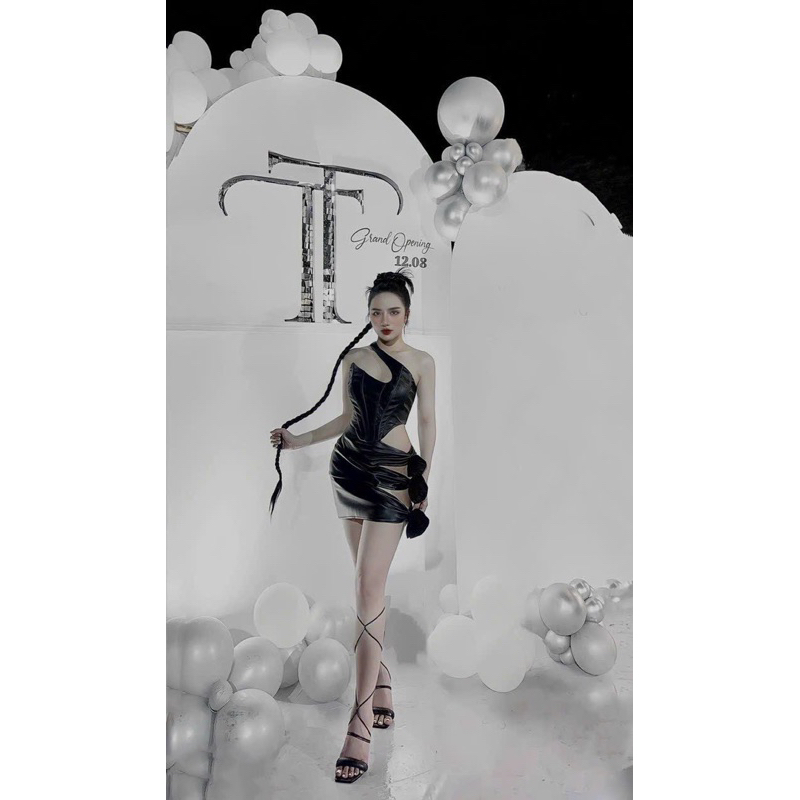 Set áo crop lệch vai+  chân váy da 3 hoa