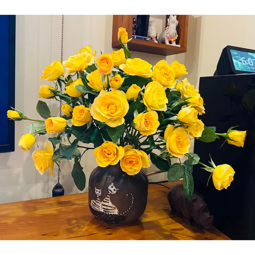 Bình hoa dáng bóng đèn mộc và vẽ để bàn trà hay phòng khách xinh đẹp vô cùng gốm Bát Tràng cao cấp