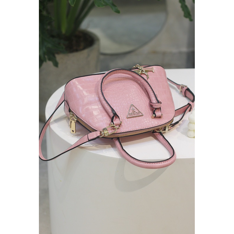 Túi guess dáng hến cho nữ