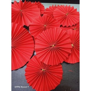 Quạt giấy gấp trang trí.