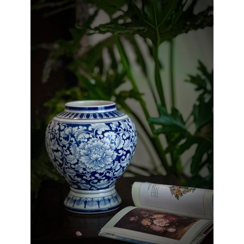 Bình hoa men lam hoa dây vẽ tay kĩ Bát Tràng, lọ hoa cao cấp Bát Tràng