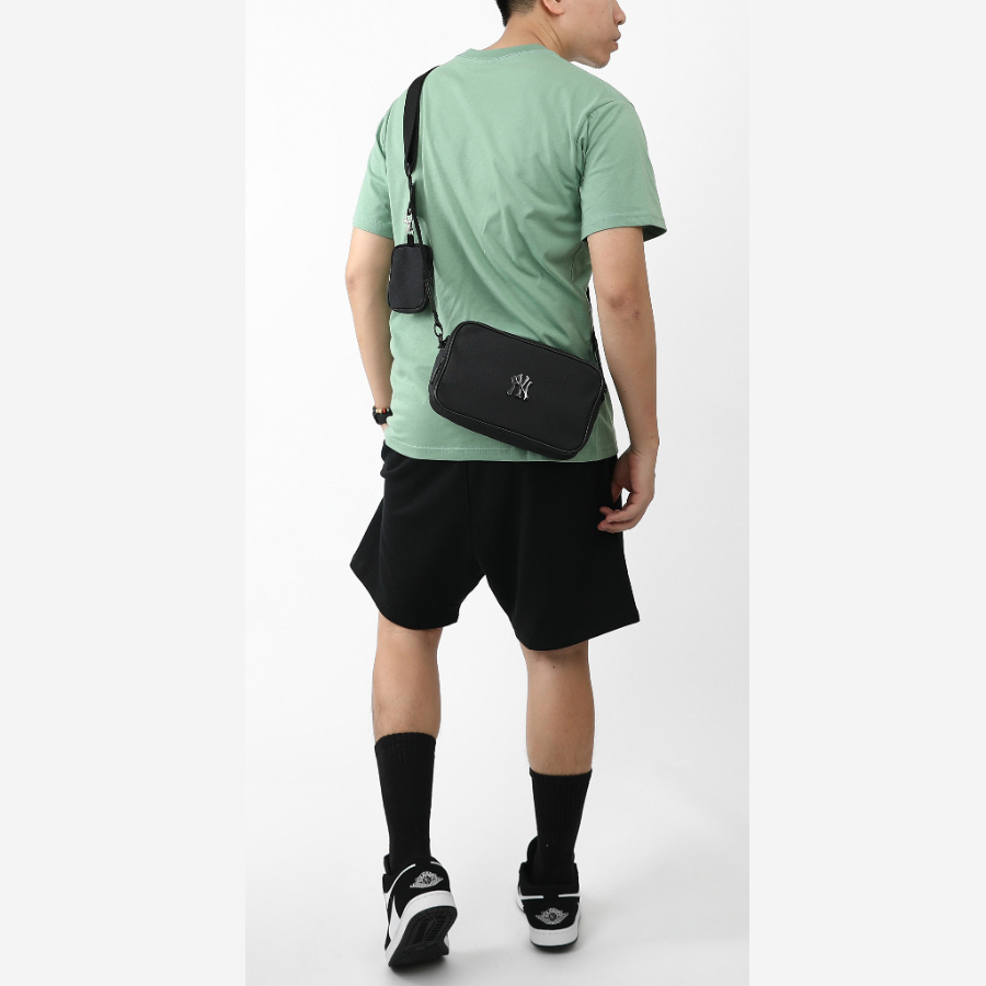 Túi đeo chéo nam nữ MLB logo NY thép chất liệu da PU chống thấm nước màu đen form ngang 2 ngăn size 17cm x 17cm x 6cm