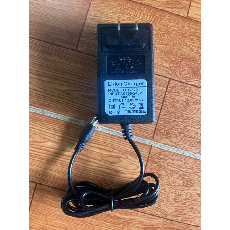 Xả kho quạt tích điện chạy năng lượng mặt trời