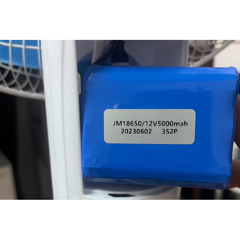 Xả kho quạt tích điện chạy năng lượng mặt trời