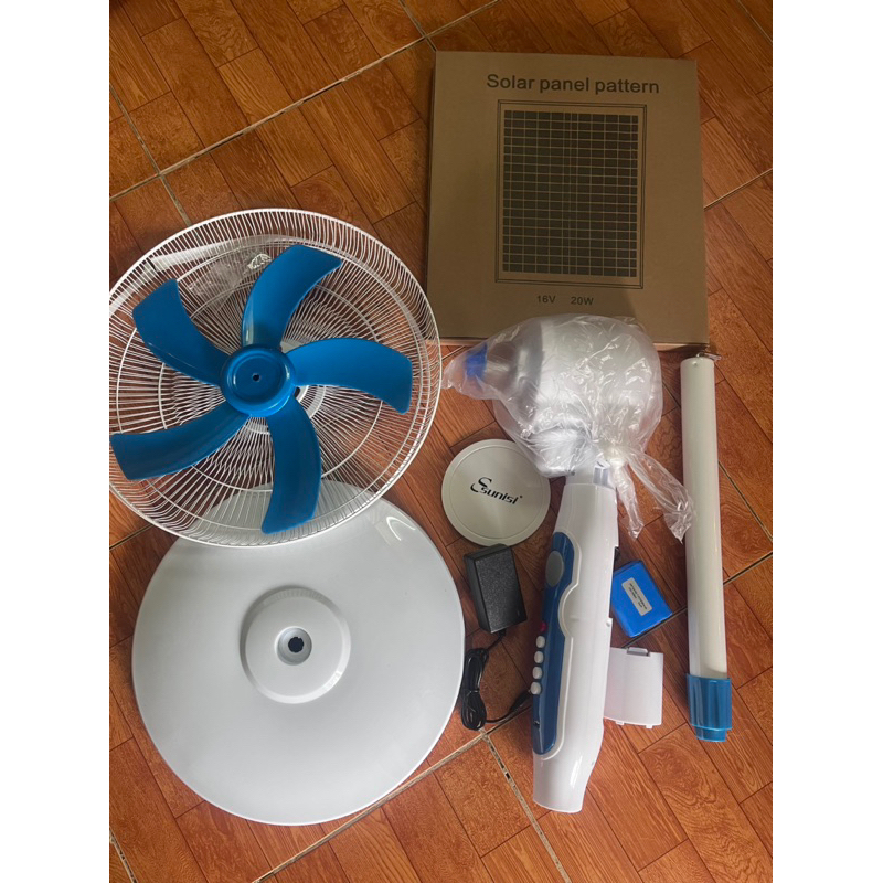 Xả kho quạt tích điện chạy năng lượng mặt trời