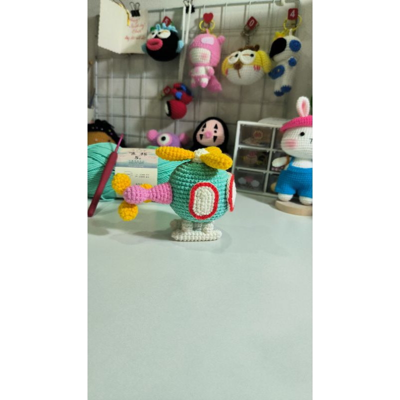Máy bay trực thăng bằng len handmade
