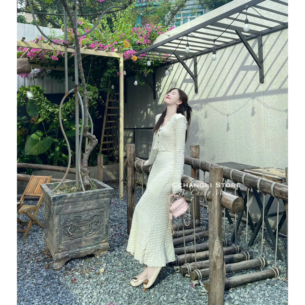 Sét váy nữ mặc đi chơi chất ren y mẫu áo cổ tim tay dài cài nút mix chân váy maxi đuôi cá thời trang