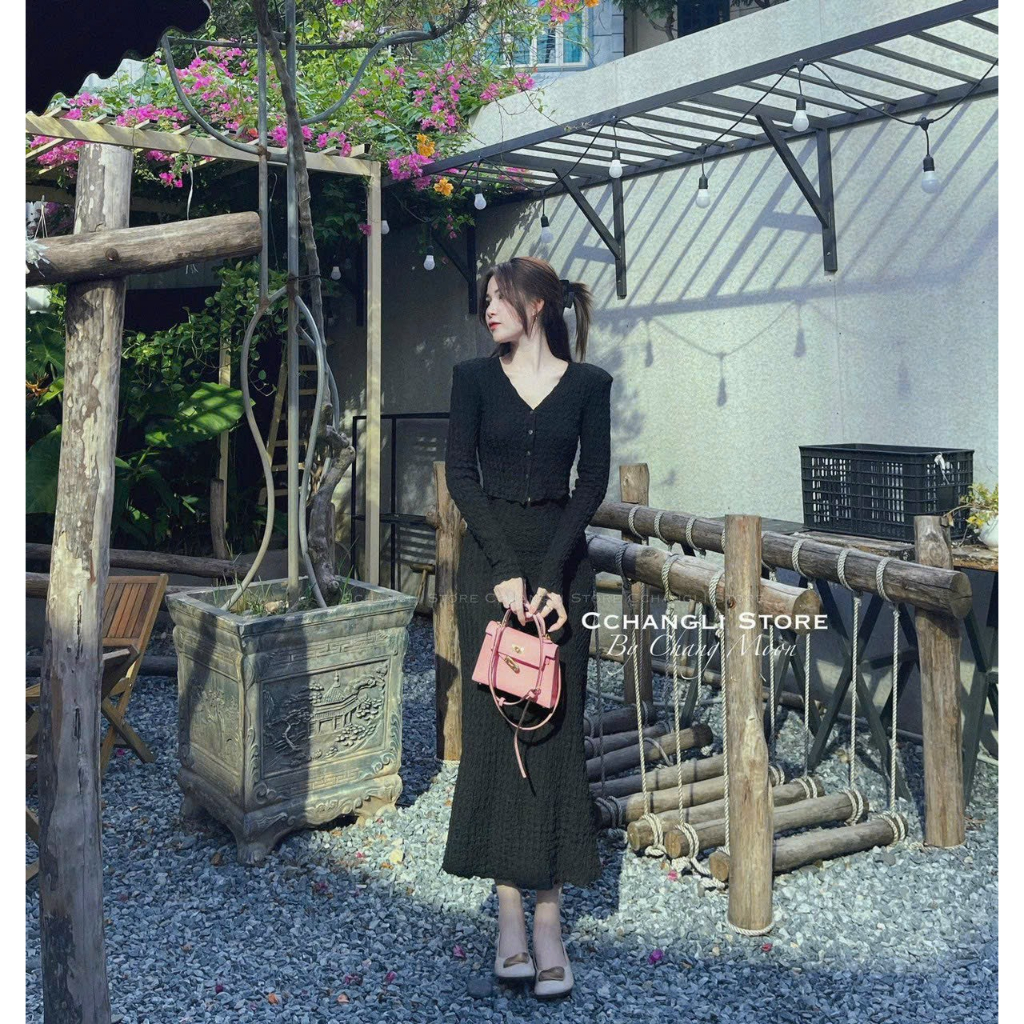 Sét váy nữ mặc đi chơi chất ren y mẫu áo cổ tim tay dài cài nút mix chân váy maxi đuôi cá thời trang