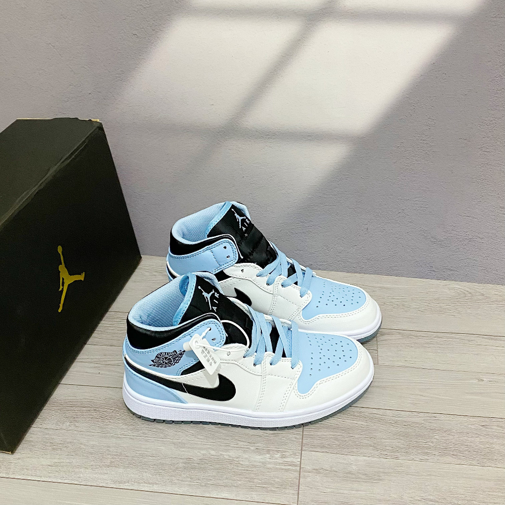Giày thể thao Air Jordan 1 Mid SE "White Ice Blue" full box+bill