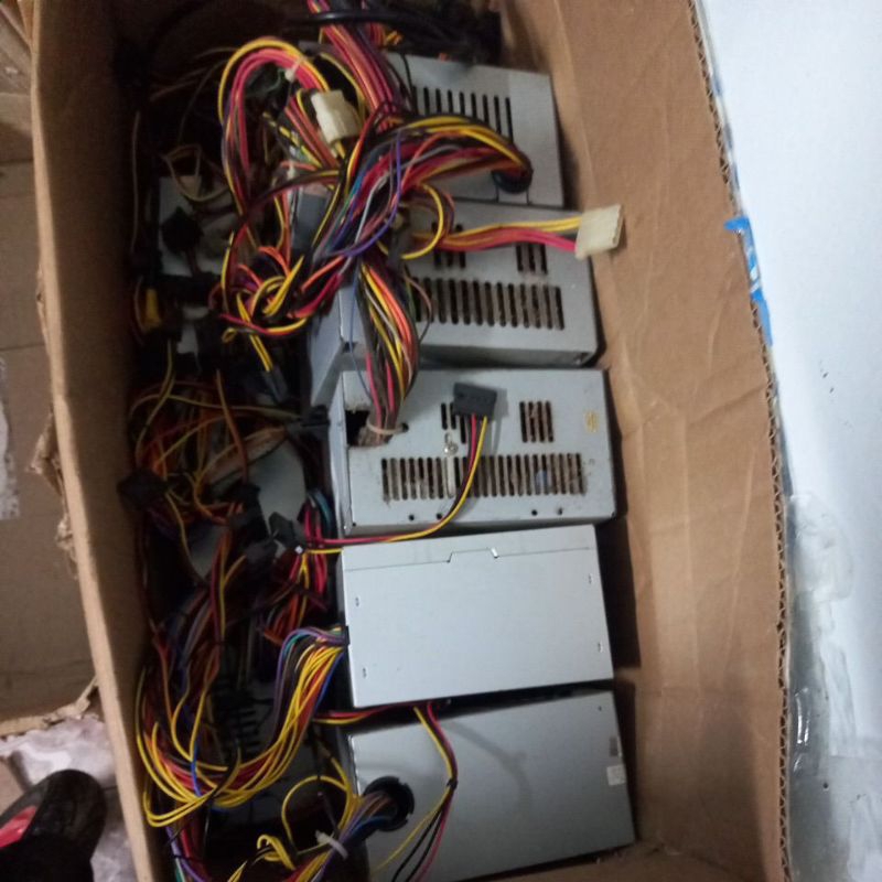 Nguồn máy tính cũ.Còn mới 80%và bảo hành 1 tháng