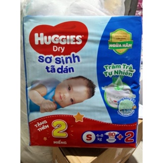 tặng 2 miếng Tã dán sơ sinh huggies S80 miếng trà tràm tự nhiên 4-8kg