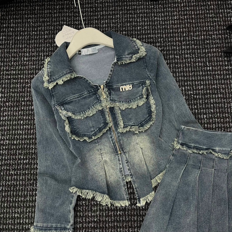 Set áo sơ mi jeans tay dài phối chân váy xếp ly