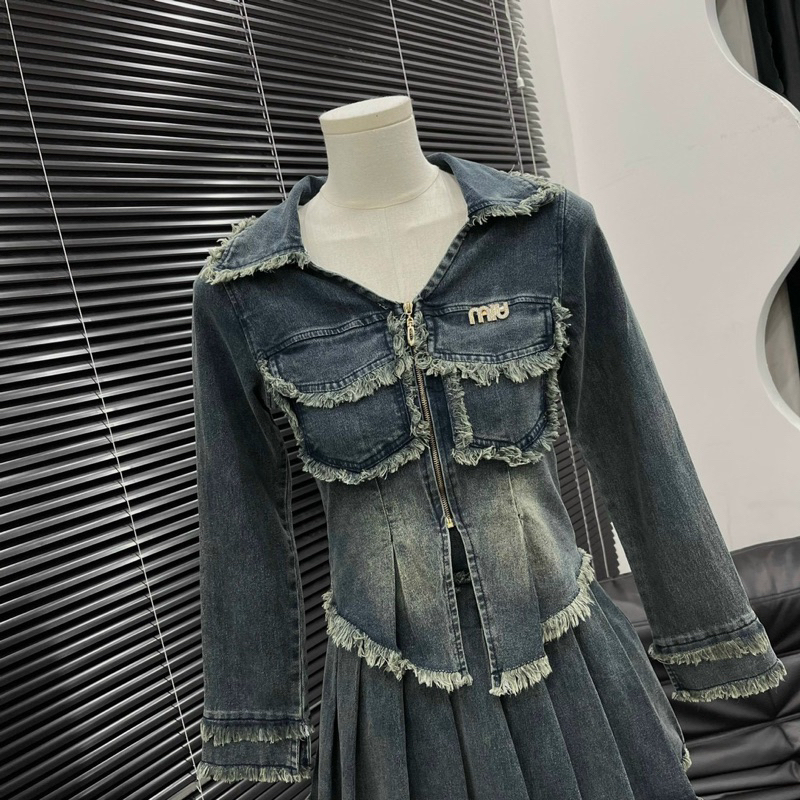 Set áo sơ mi jeans tay dài phối chân váy xếp ly