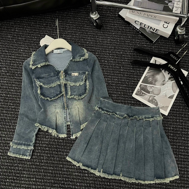 Set áo sơ mi jeans tay dài phối chân váy xếp ly