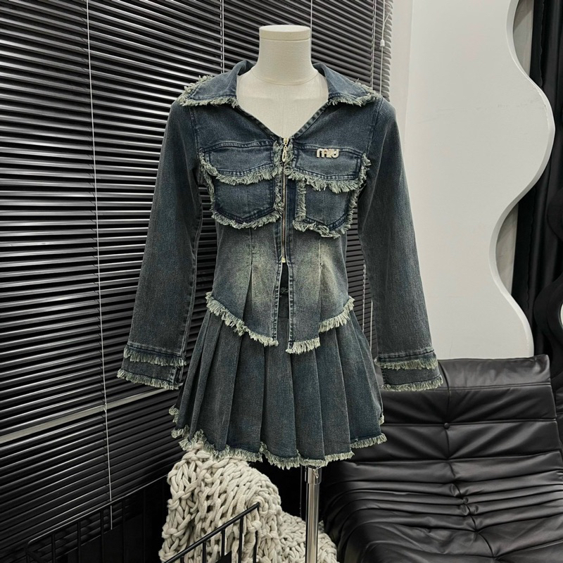 Set áo sơ mi jeans tay dài phối chân váy xếp ly