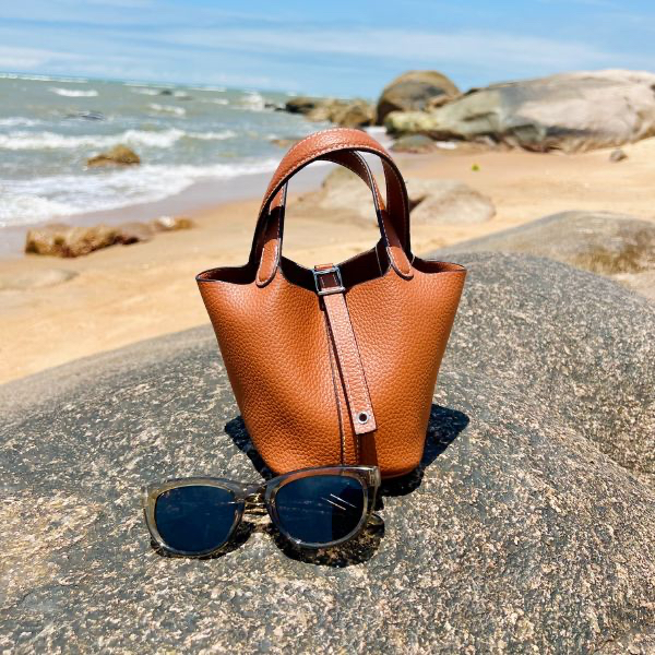 Túi xách nữ cầm tay dáng túi Bucket màu nâu da bò