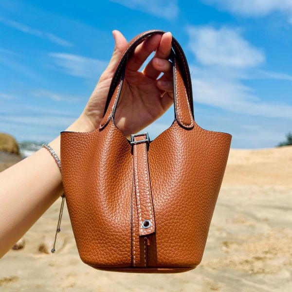 Túi xách nữ cầm tay dáng túi Bucket màu nâu da bò