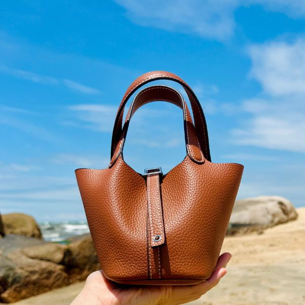 Túi xách nữ cầm tay dáng túi Bucket màu nâu da bò