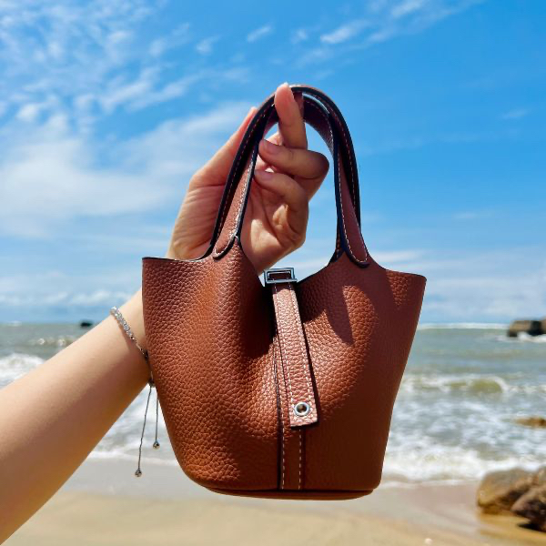 Túi xách nữ cầm tay dáng túi Bucket màu nâu da bò