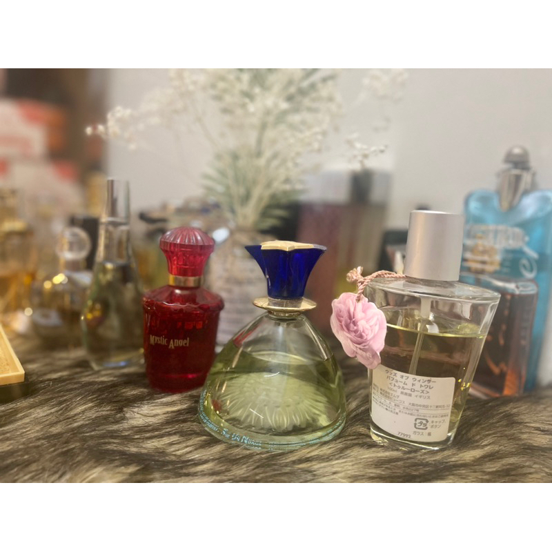 Nước Hoa Đấu Giá