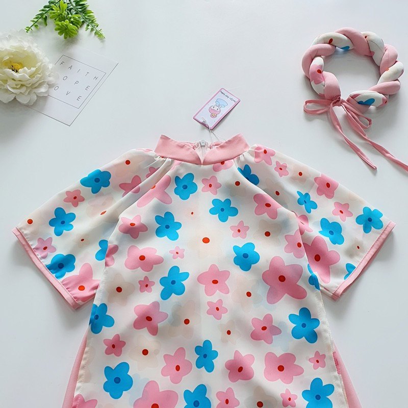 Áo Dài Cách Tân Hoa Đào Hồng Cho Bé Gái Kèm Mấn Cực Xinh, Áo Dài Tết Cho Bé.