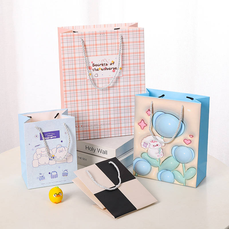 Túi giấy đựng quà sinh nhật dễ thương Mua Tất