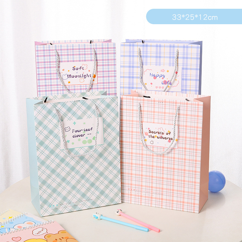 Túi giấy đựng quà sinh nhật dễ thương Mua Tất