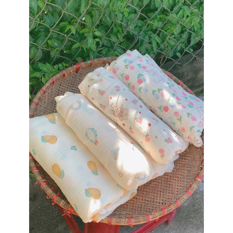 Khăn cho bé bú vải xô muslin 4 lớp dày dặn ,trùm bé khi đi ra ngoài, khăn choàng chống nắng cho bé, tránh gióp