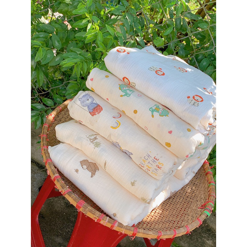Khăn cho bé bú vải xô muslin 4 lớp dày dặn ,trùm bé khi đi ra ngoài, khăn choàng chống nắng cho bé, tránh gióp