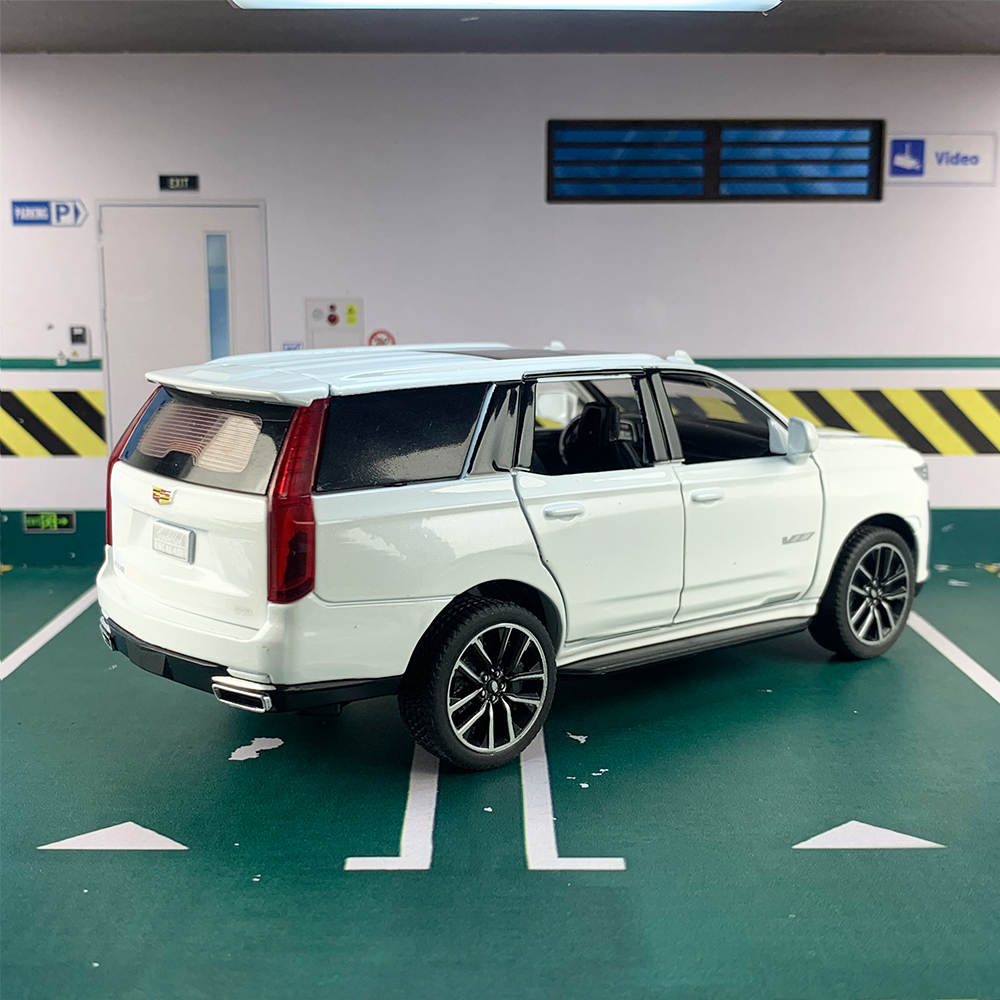Mô hình xe Cadillac Escalade tỉ lệ 1:32 Sheng Run kèm đế trưng bày