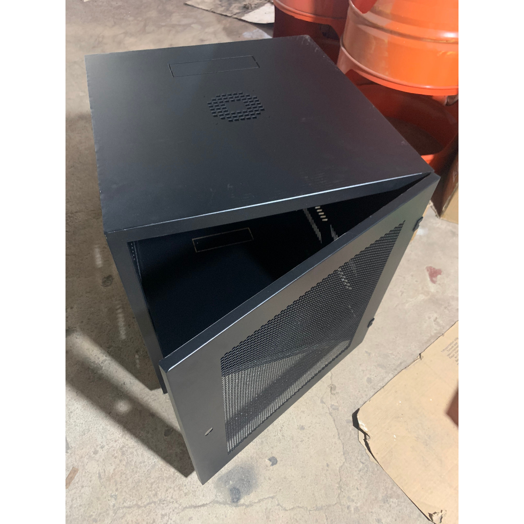 TỦ RACK 10U D600 TREO TƯỜNG  LẮP ĐẶT HỆ THỐNG MẠNG VÀ CAMERA QUAN SÁT.