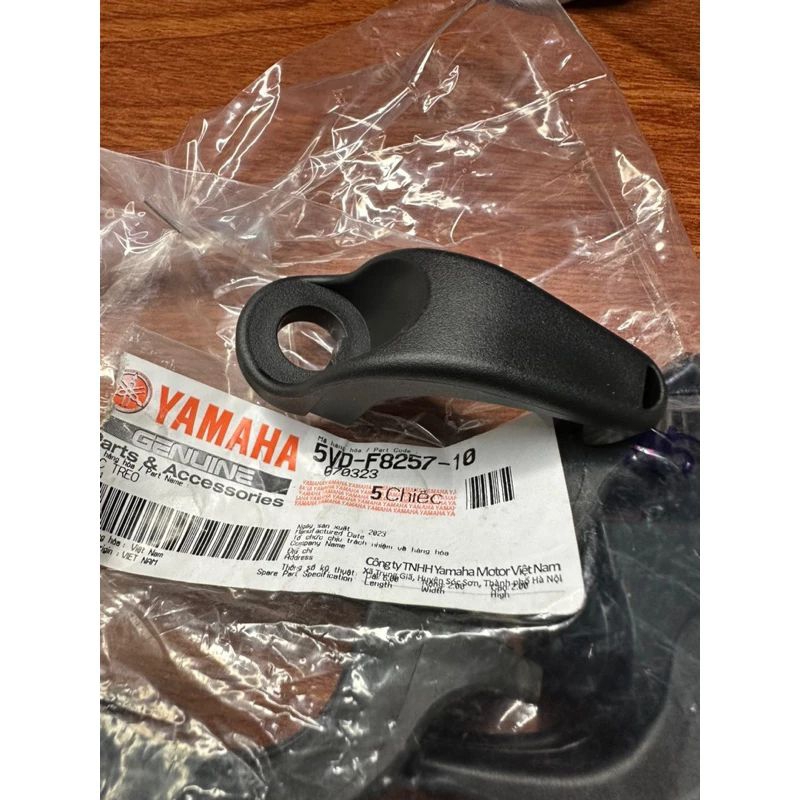 Móc treo đồ Yamaha Mio Classico Ultimo Novou Janus chính hãng