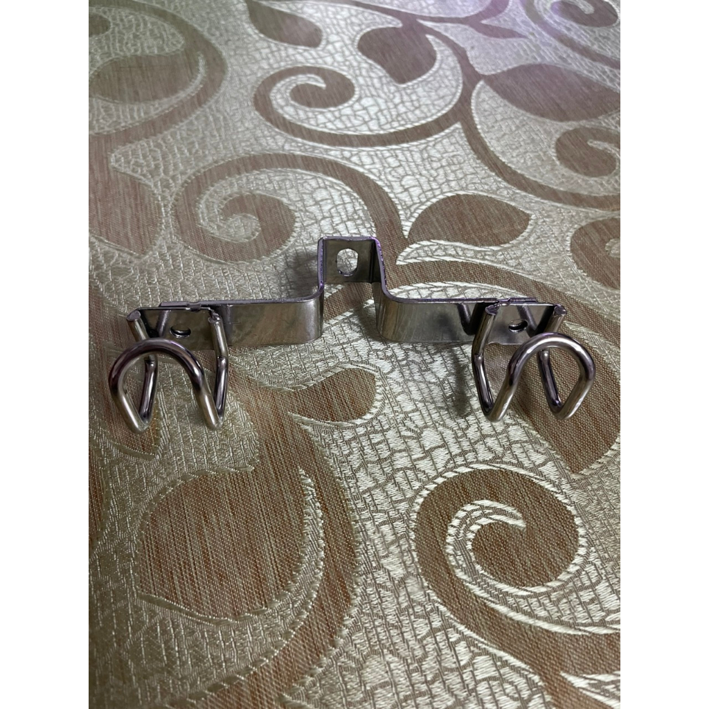 Móc treo đồ xe máy mẫu u inox đôi gắn xe Vision và SH Mode đời mới 2021-2023