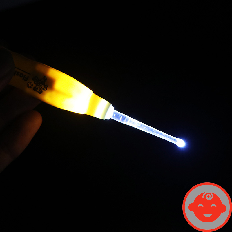 Đèn soi tai cho bé tiện lợi