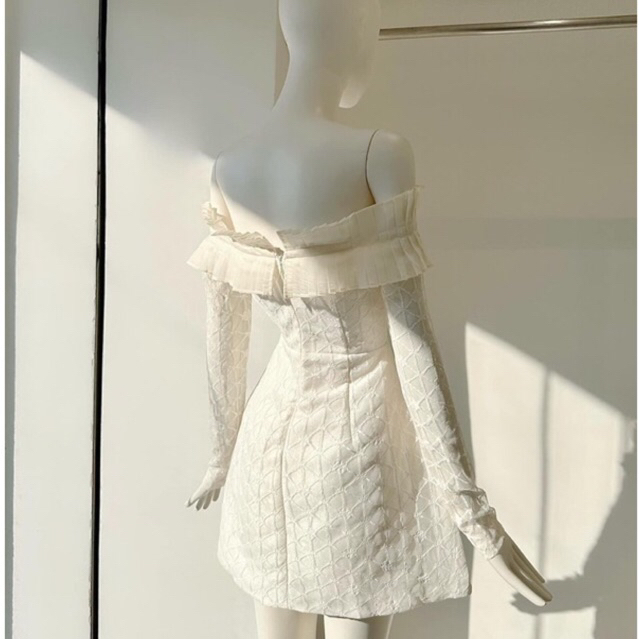 JENNYCLOSET | Đầm trễ vai ren dài tay nhẹ nhàng tiểu thư , Váy dự tiệc phong cách sang chảnh