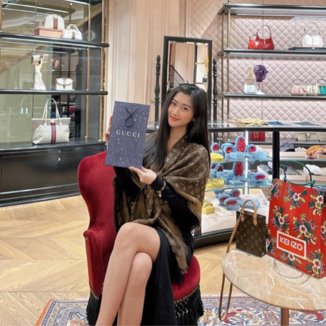 SALE khăn choàng cổ LV Nâu tây ánh kim , khăn quàng cổ kích thước 140x140cm  k kèm box