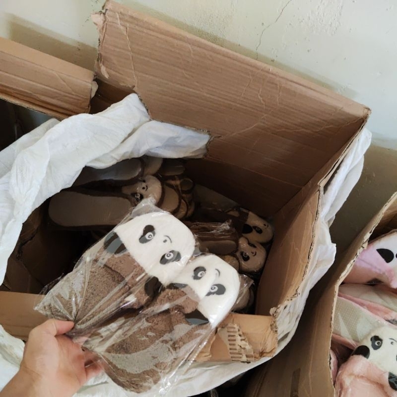 Dép bông mặt cừu xinh sẵn cho nữ và nam vào mùa lạnh