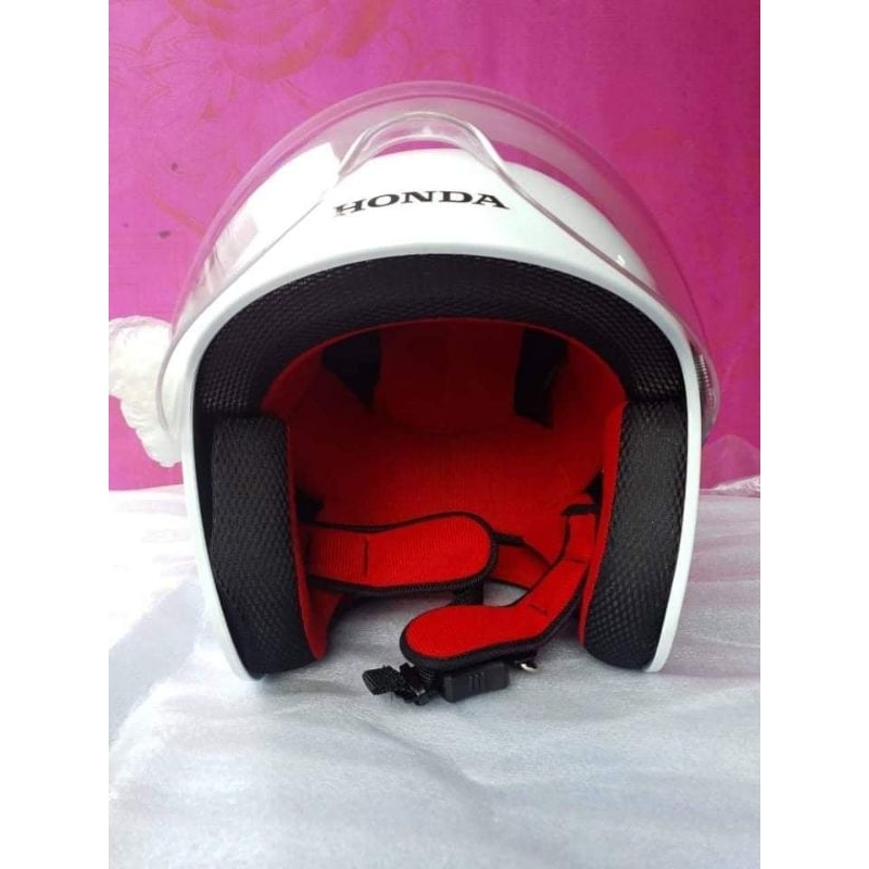 Nón mũ bảo hiểm Honda trắng 3/4 có trầy xước.