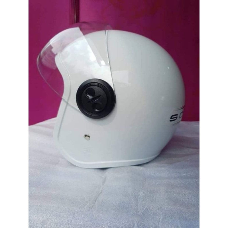 Nón mũ bảo hiểm Honda trắng 3/4 có trầy xước.