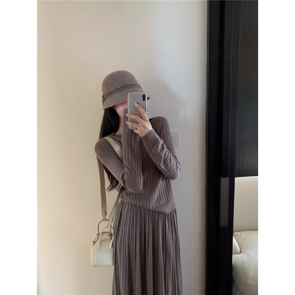 Set len hai món tiểu thư nhẹ nhàng gồm áo và chân váy dài mùa thu Inin Shop